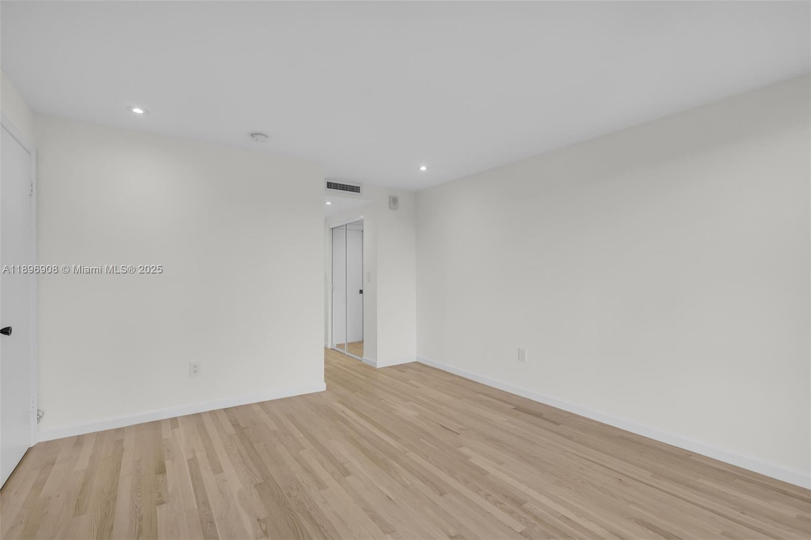 image Commodore Club West13