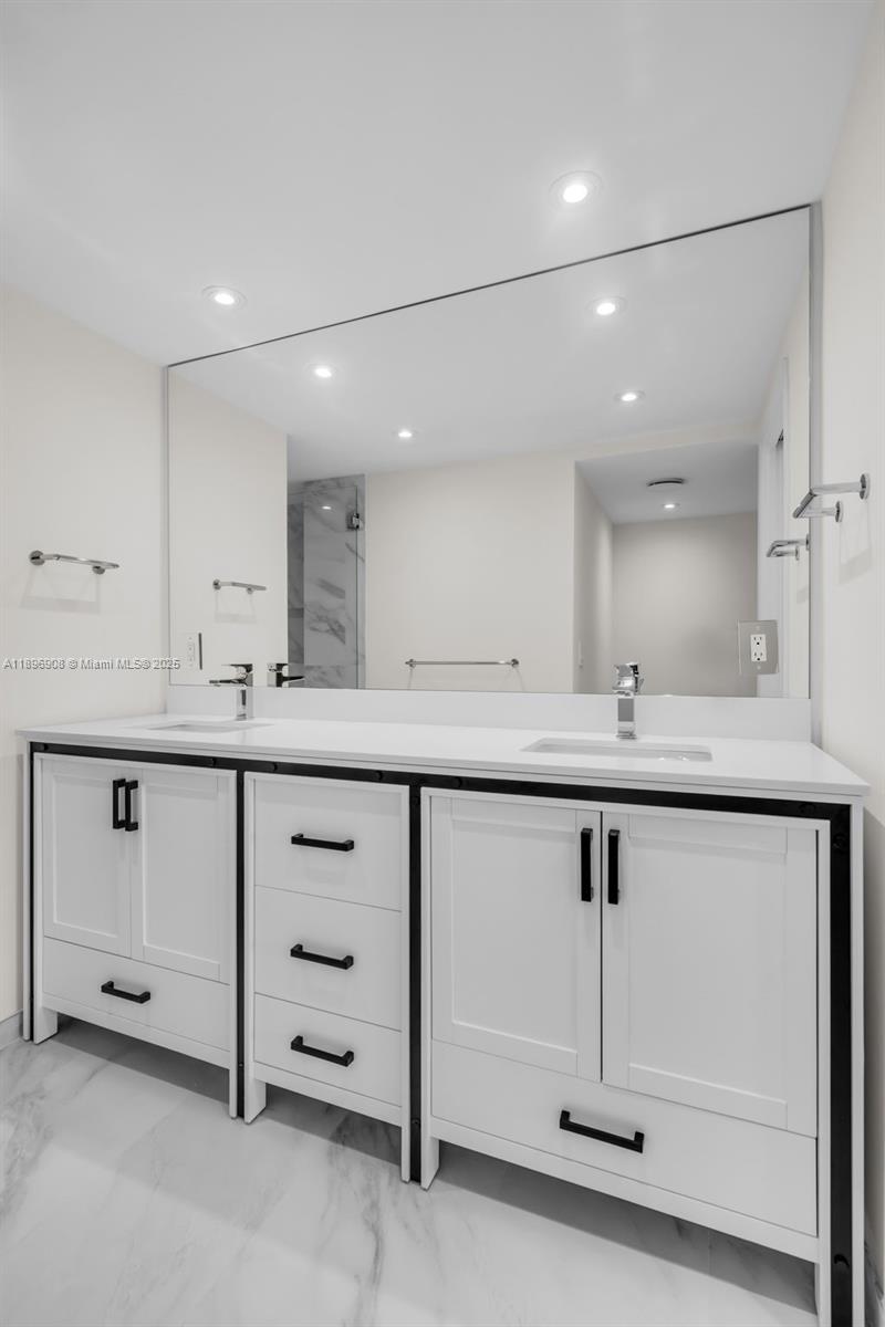 image Commodore Club West16