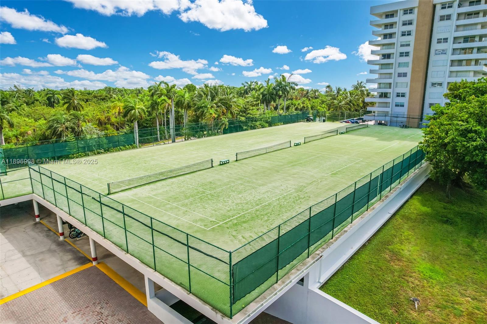 image Commodore Club West22