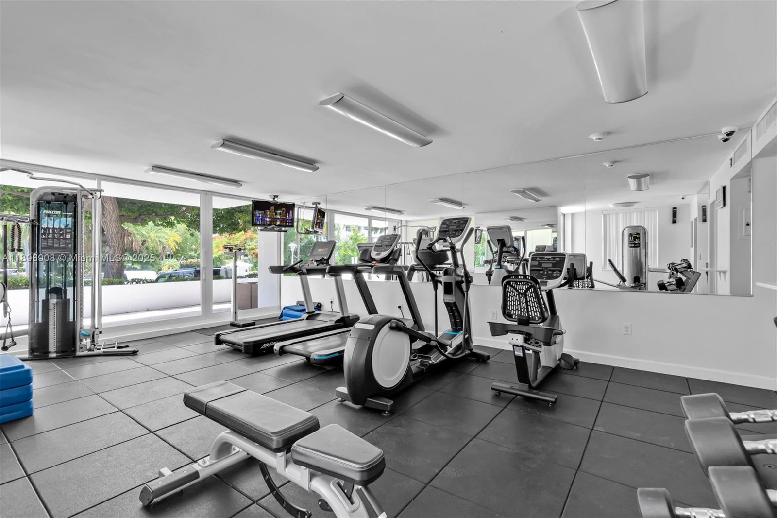 image Commodore Club West23