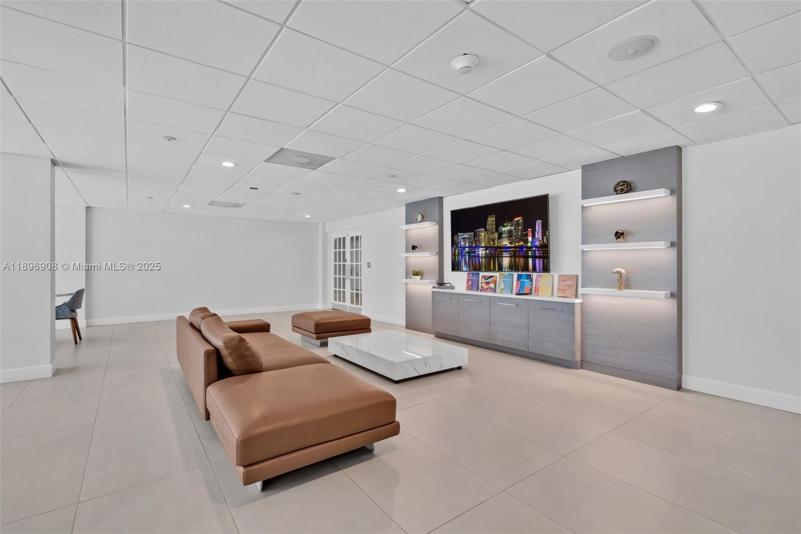 image Commodore Club West25