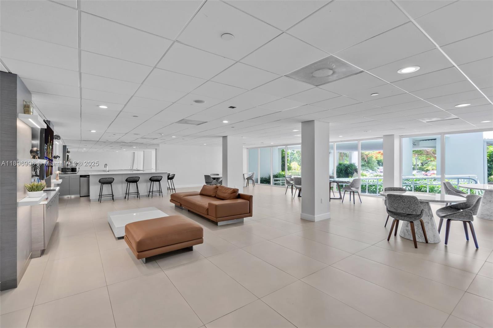 image Commodore Club West26