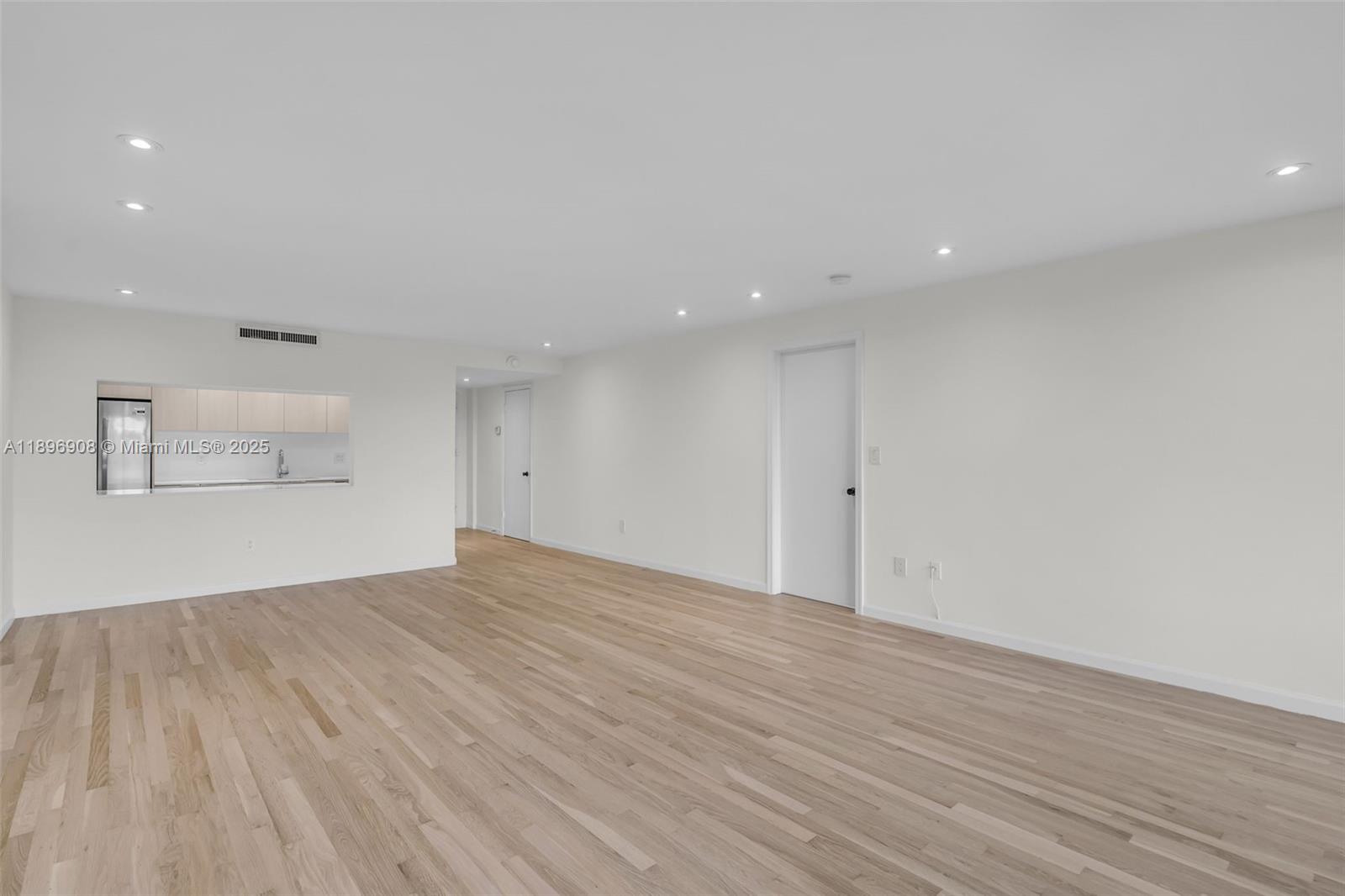 image Commodore Club West2