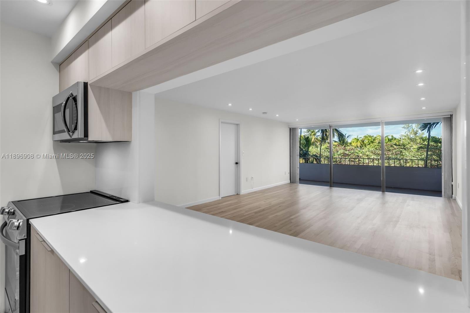 image Commodore Club West8