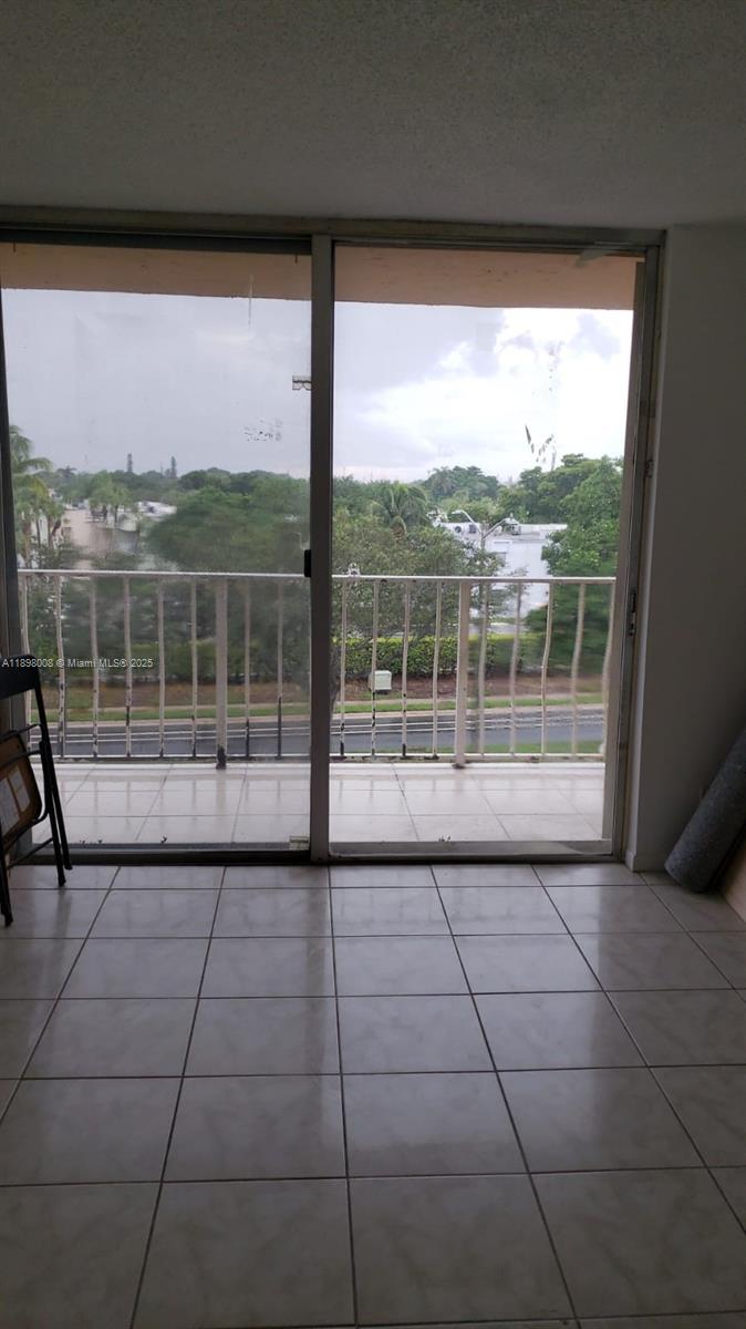 500 Executive Ctr Dr #4E