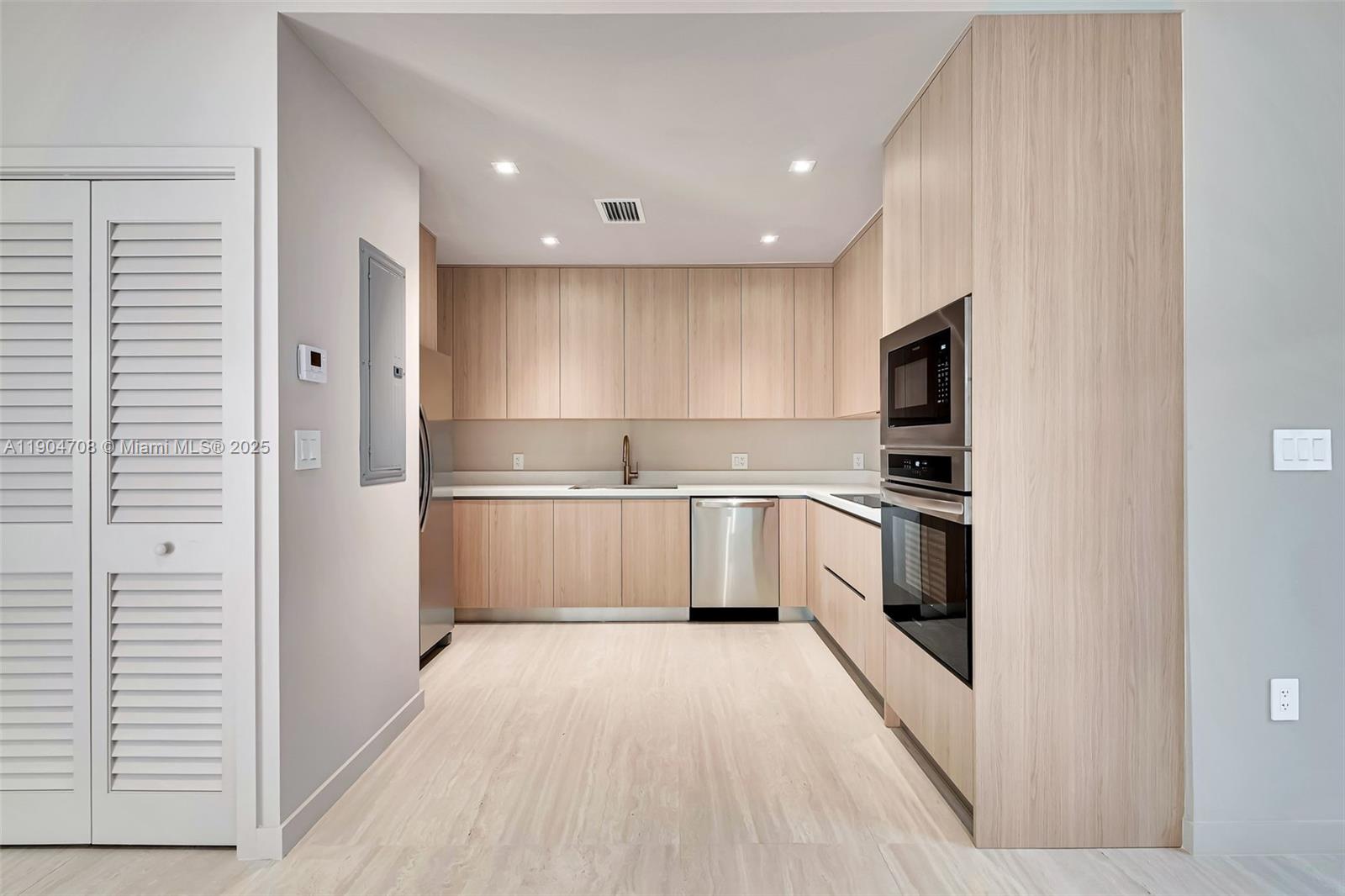 2625 SW 32nd Ct Miami, FL 33133