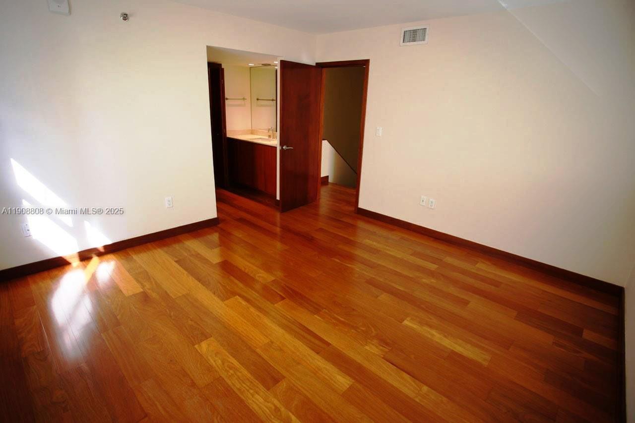 801 N Venetian Dr #1106 Miami, FL 33139