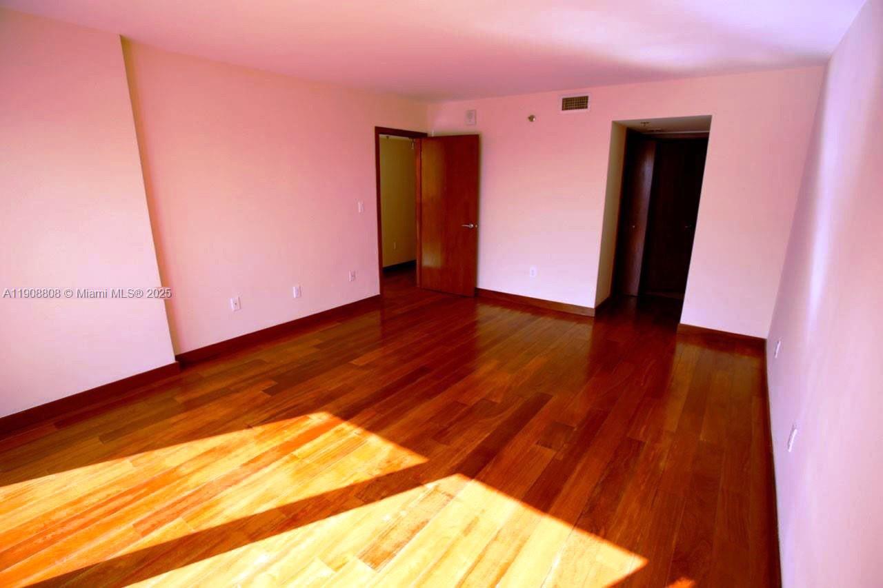 801 N Venetian Dr #1106 Miami, FL 33139