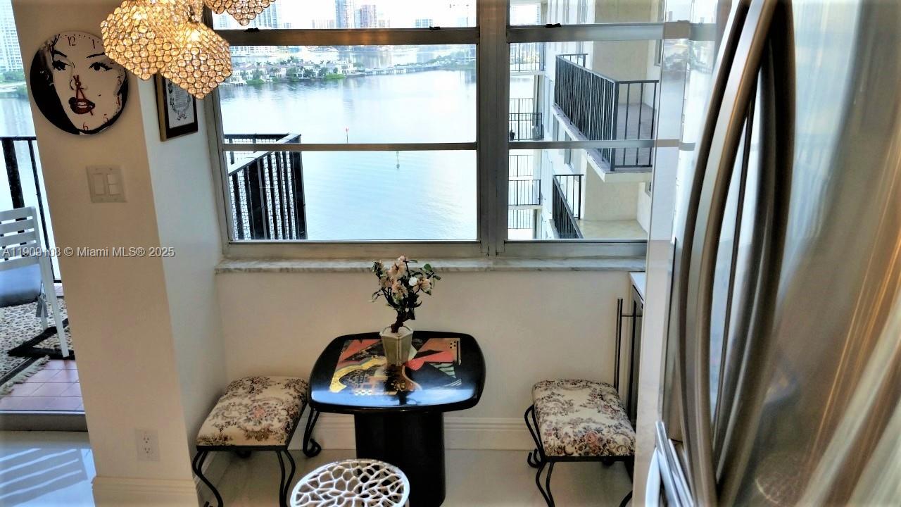 image Winston Towers Condo10