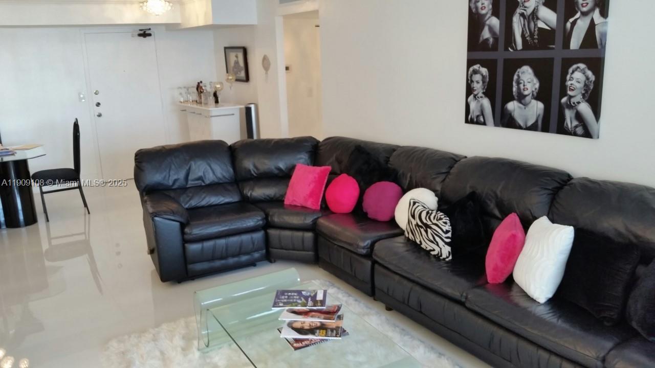 image Winston Towers Condo12