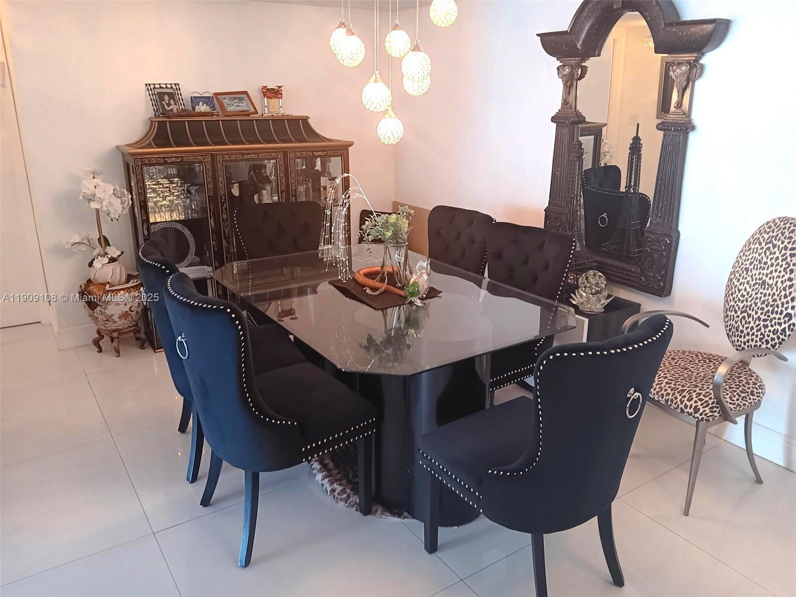 image Winston Towers Condo13