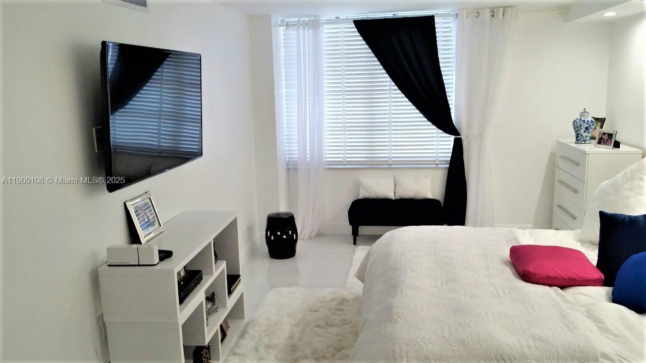 image Winston Towers Condo17