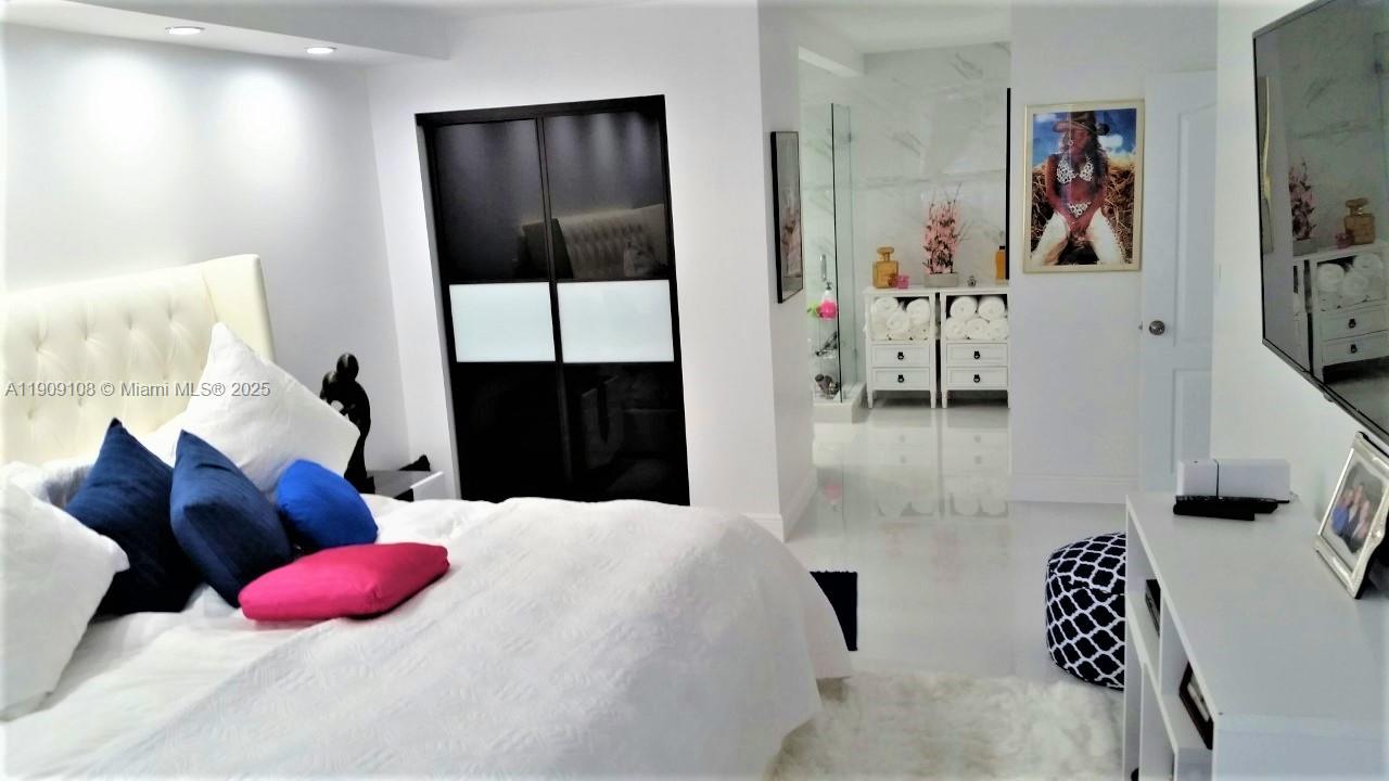 image Winston Towers Condo18