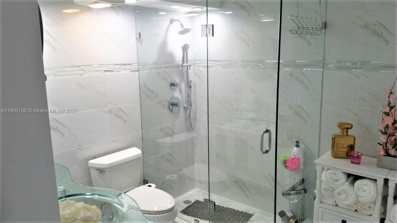 image Winston Towers Condo19