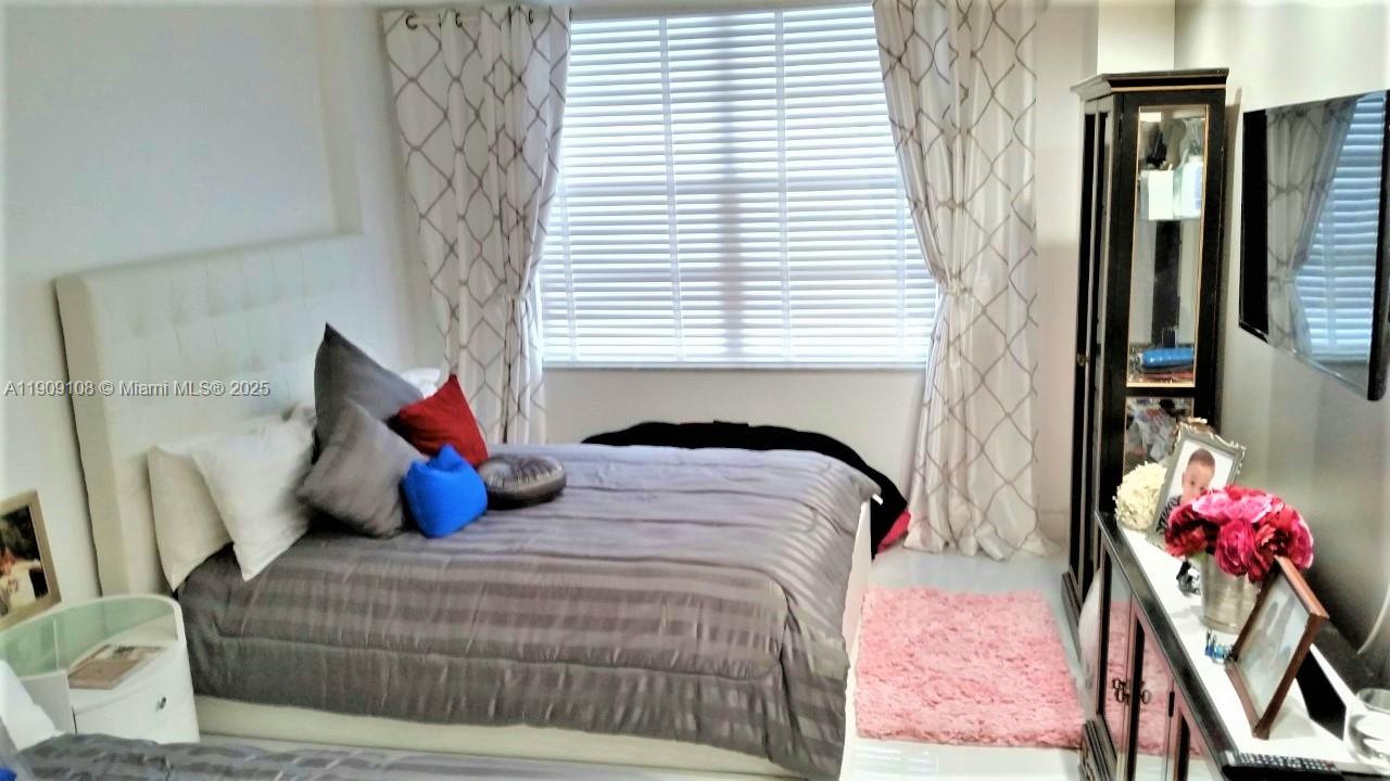 image Winston Towers Condo23