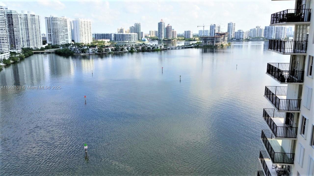 image Winston Towers Condo29