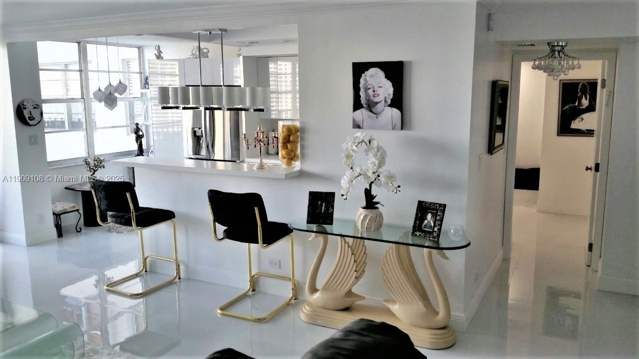 image Winston Towers Condo3