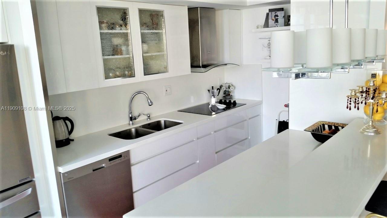 image Winston Towers Condo4