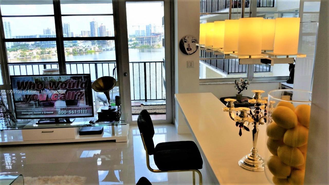 image Winston Towers Condo5