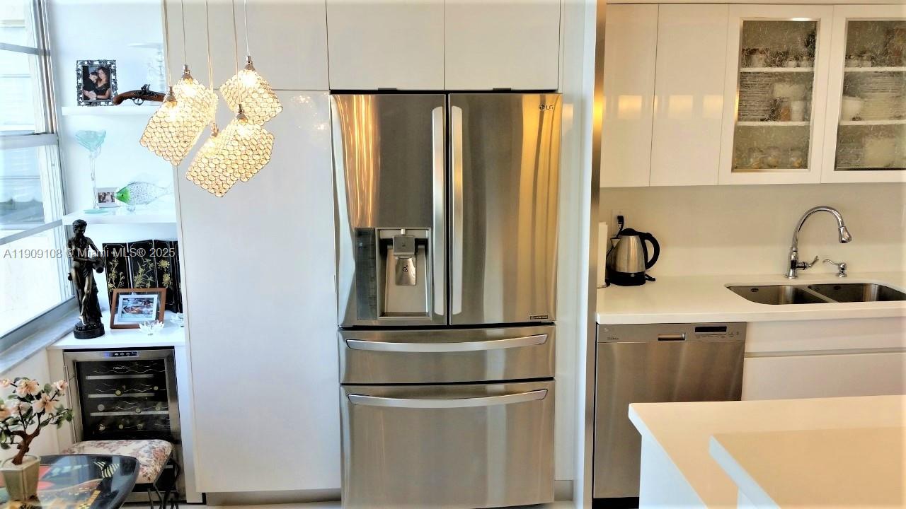 image Winston Towers Condo6