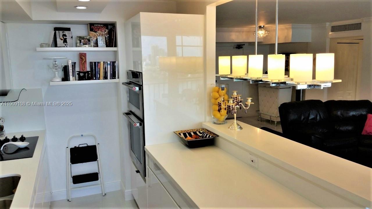 image Winston Towers Condo7