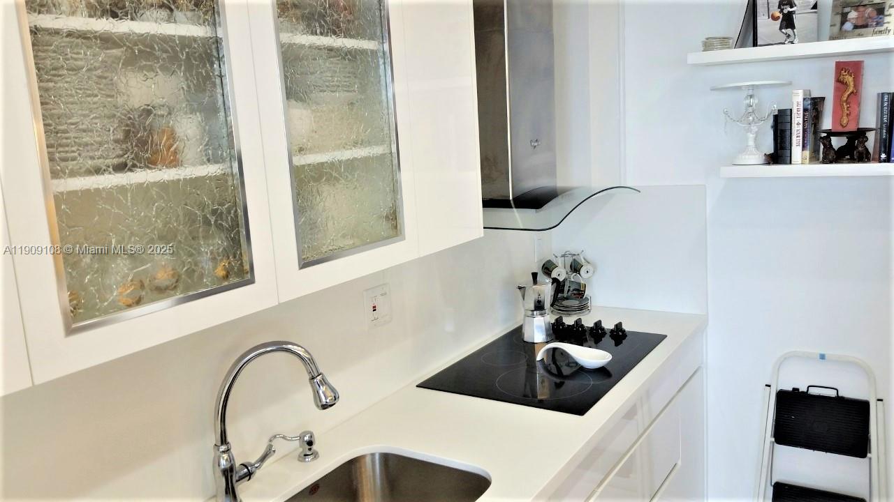 image Winston Towers Condo8