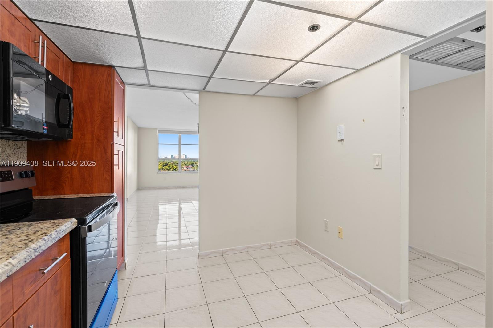 4101 Pine Tree Dr #802 Miami Beach, FL 33140