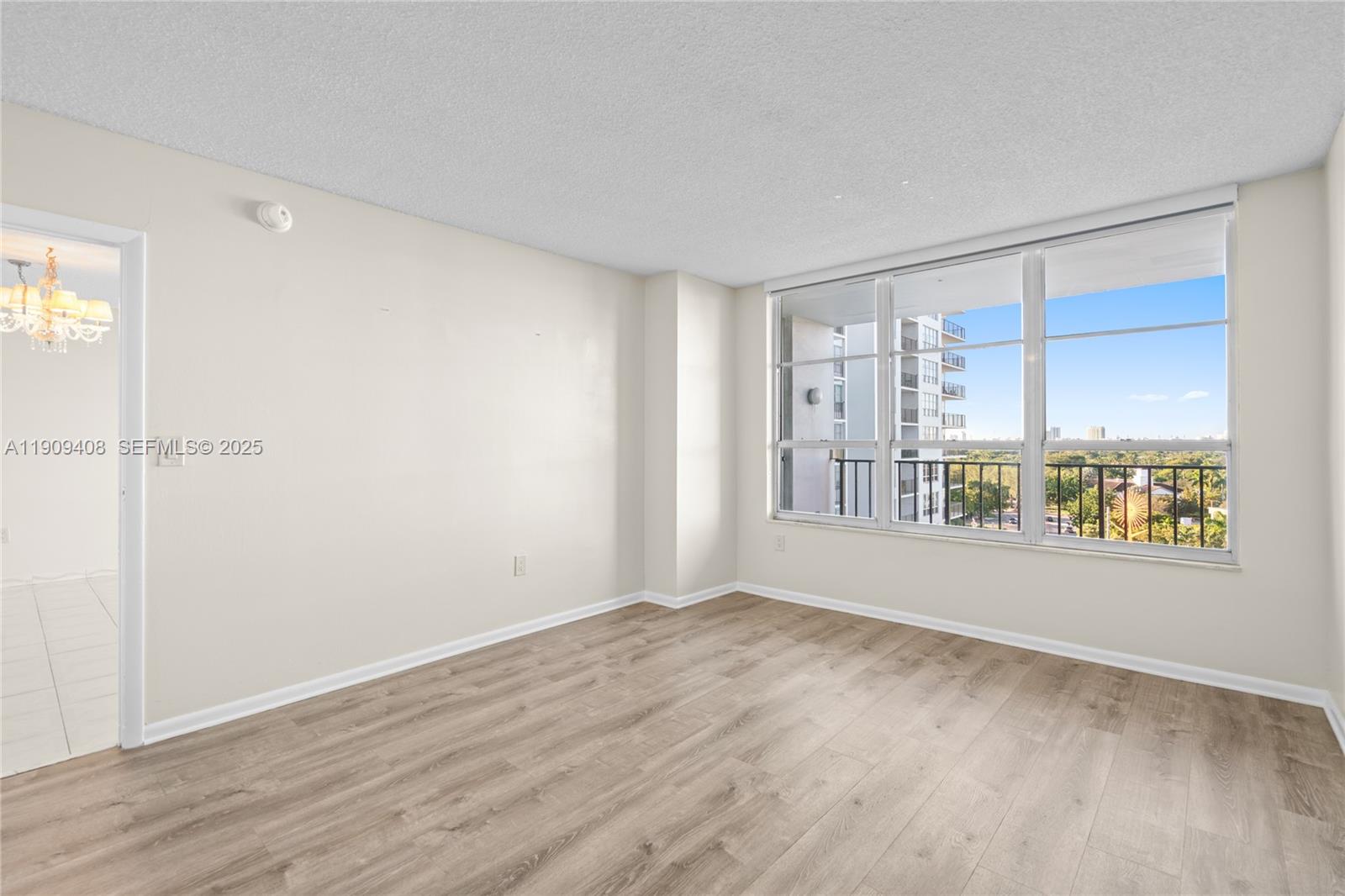 4101 Pine Tree Dr #802 Miami Beach, FL 33140