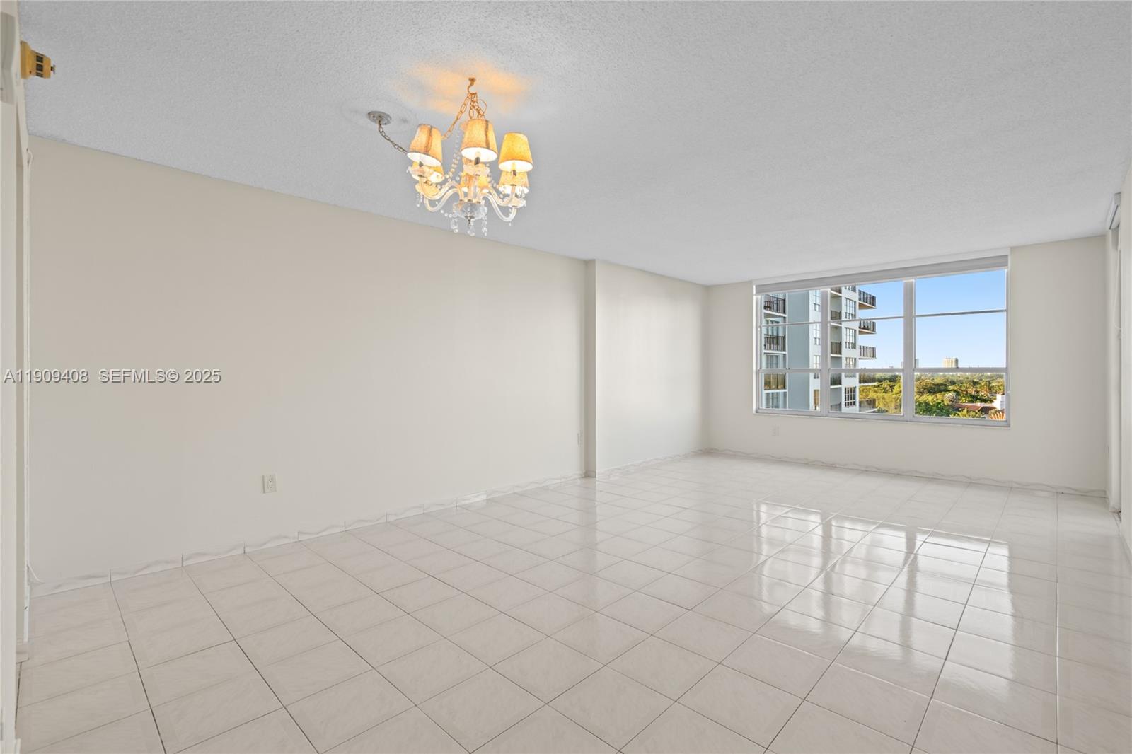 4101 Pine Tree Dr #802 Miami Beach, FL 33140