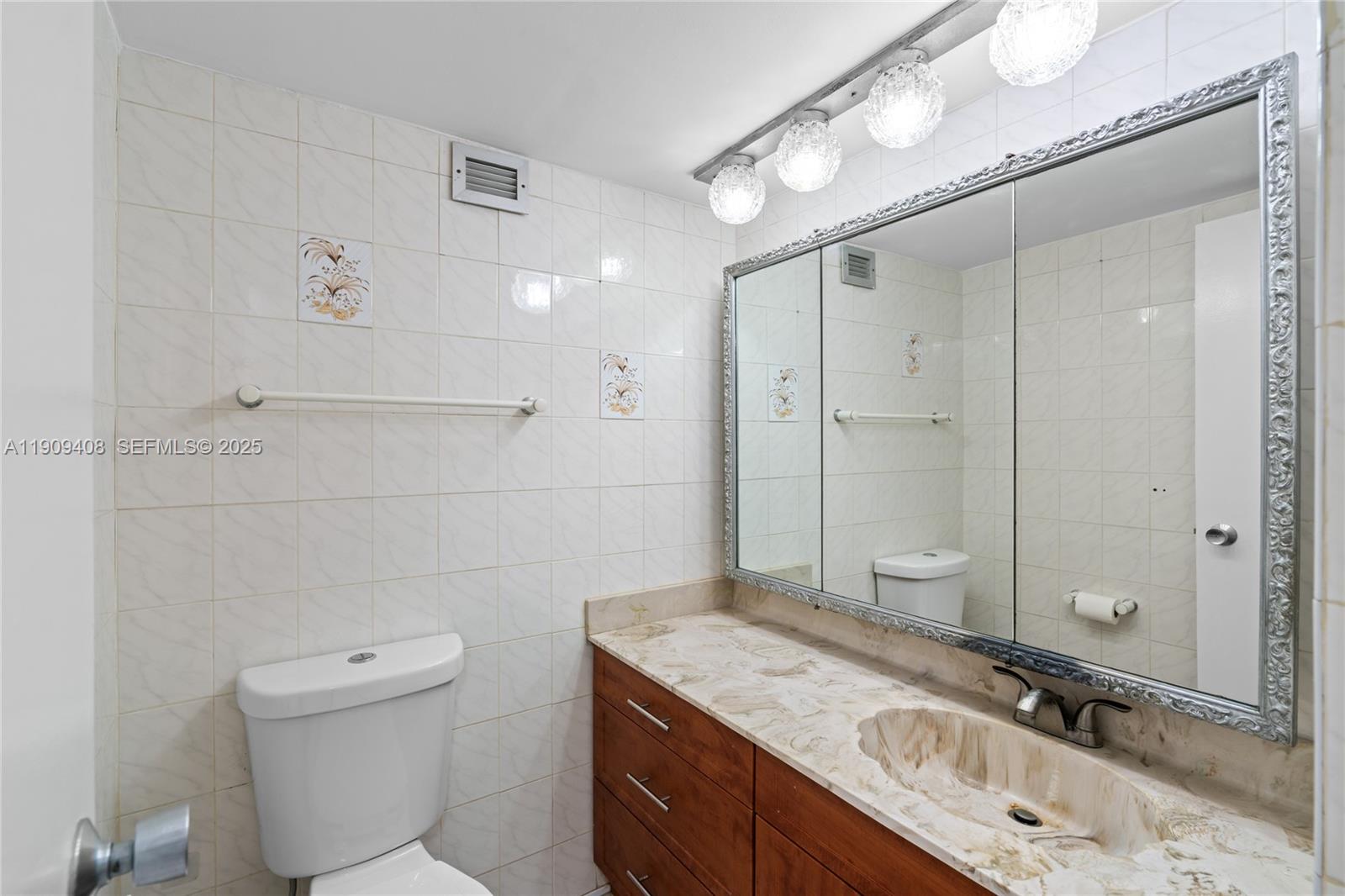 4101 Pine Tree Dr #802 Miami Beach, FL 33140