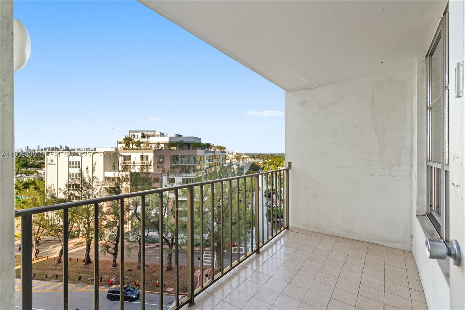 4101 Pine Tree Dr #802 Miami Beach, FL 33140