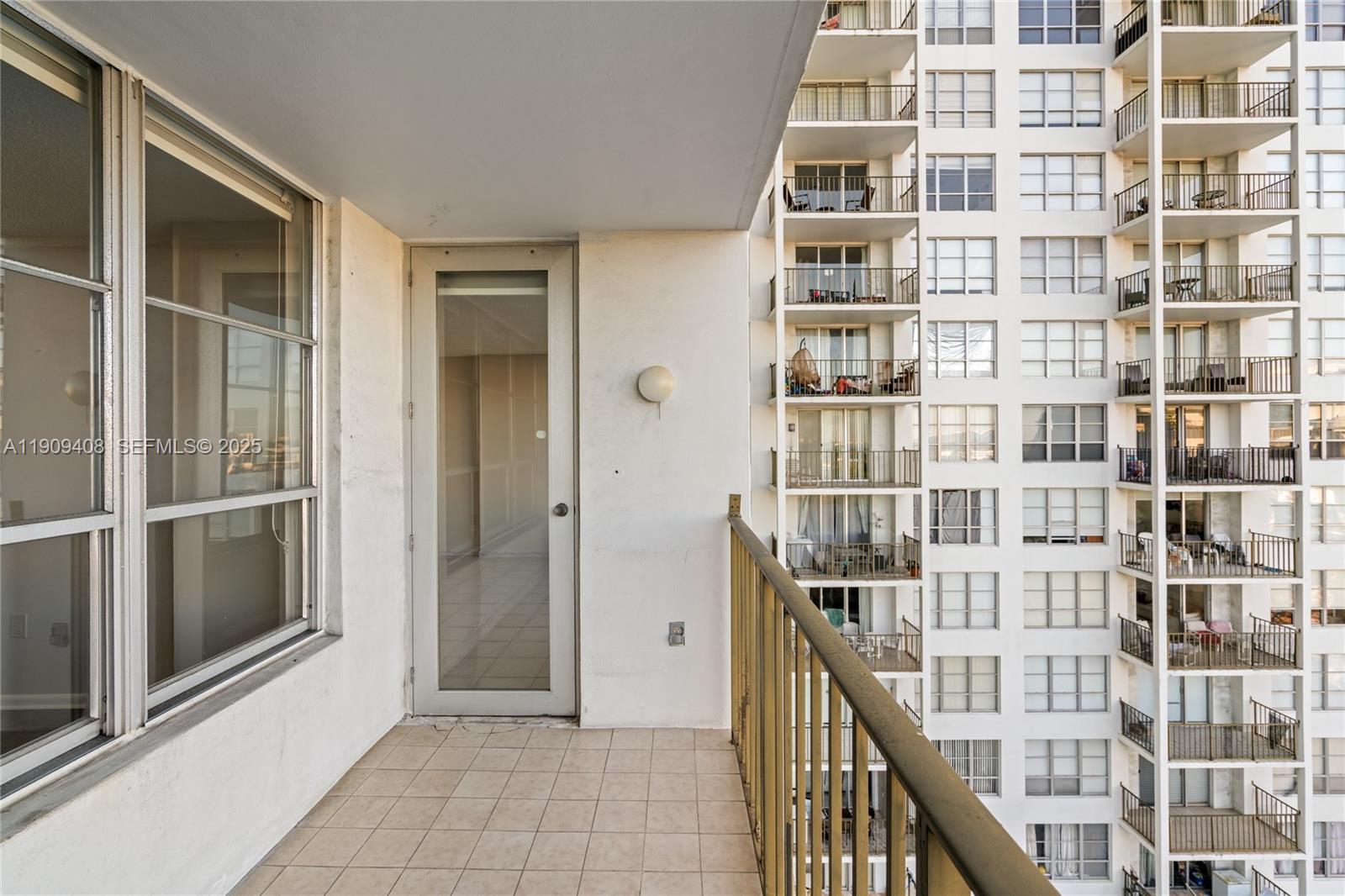 4101 Pine Tree Dr #802 Miami Beach, FL 33140