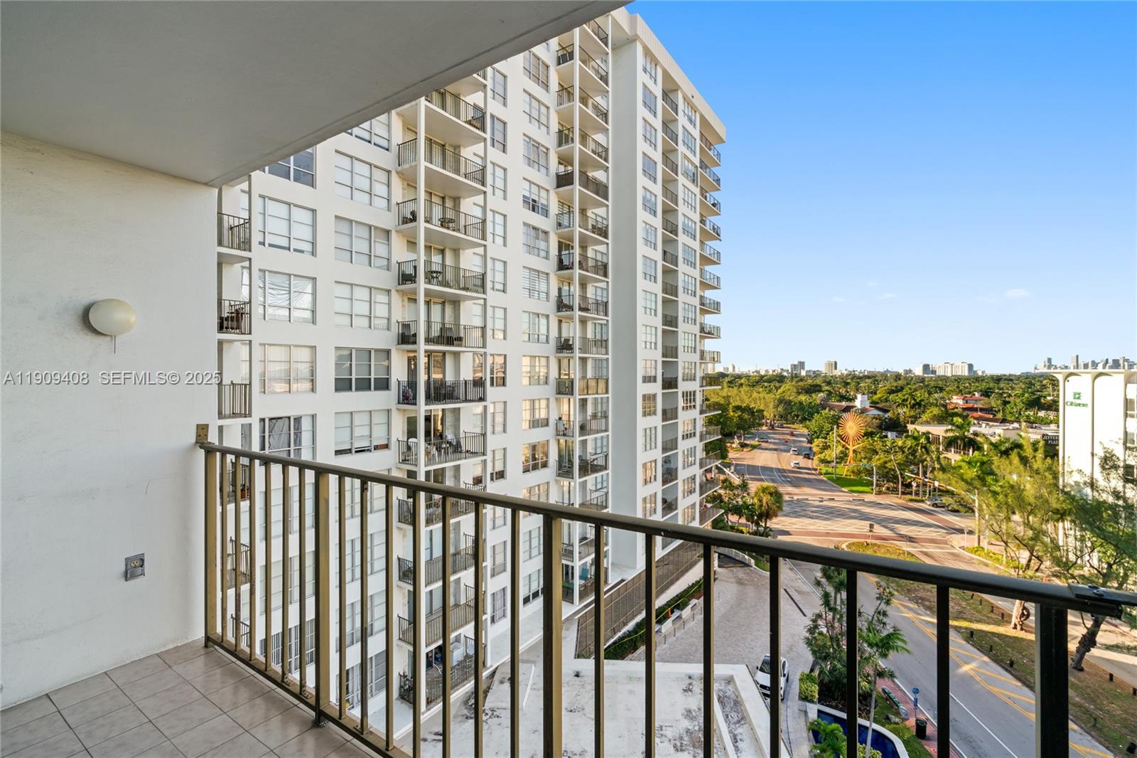 4101 Pine Tree Dr #802 Miami Beach, FL 33140