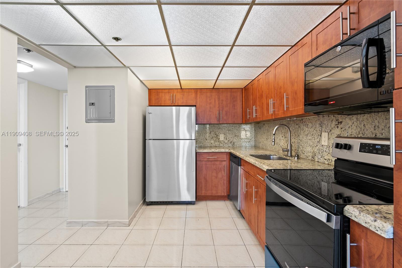 4101 Pine Tree Dr #802 Miami Beach, FL 33140