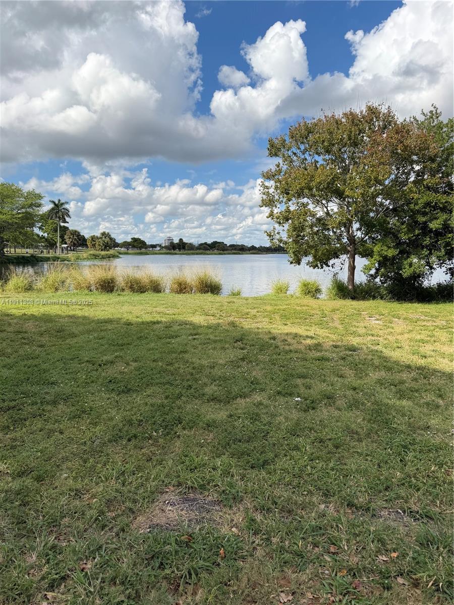 2286 Lake Osborne Dr #16