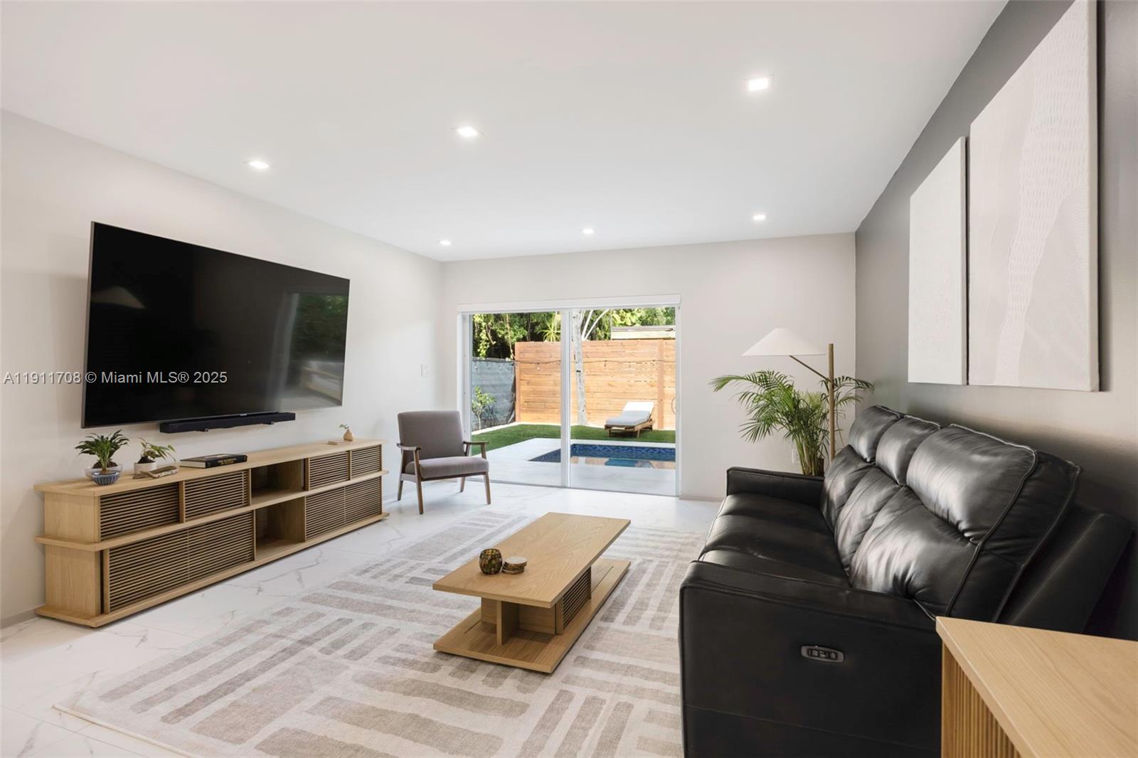 47 SW 21st Rd Miami, FL 33129