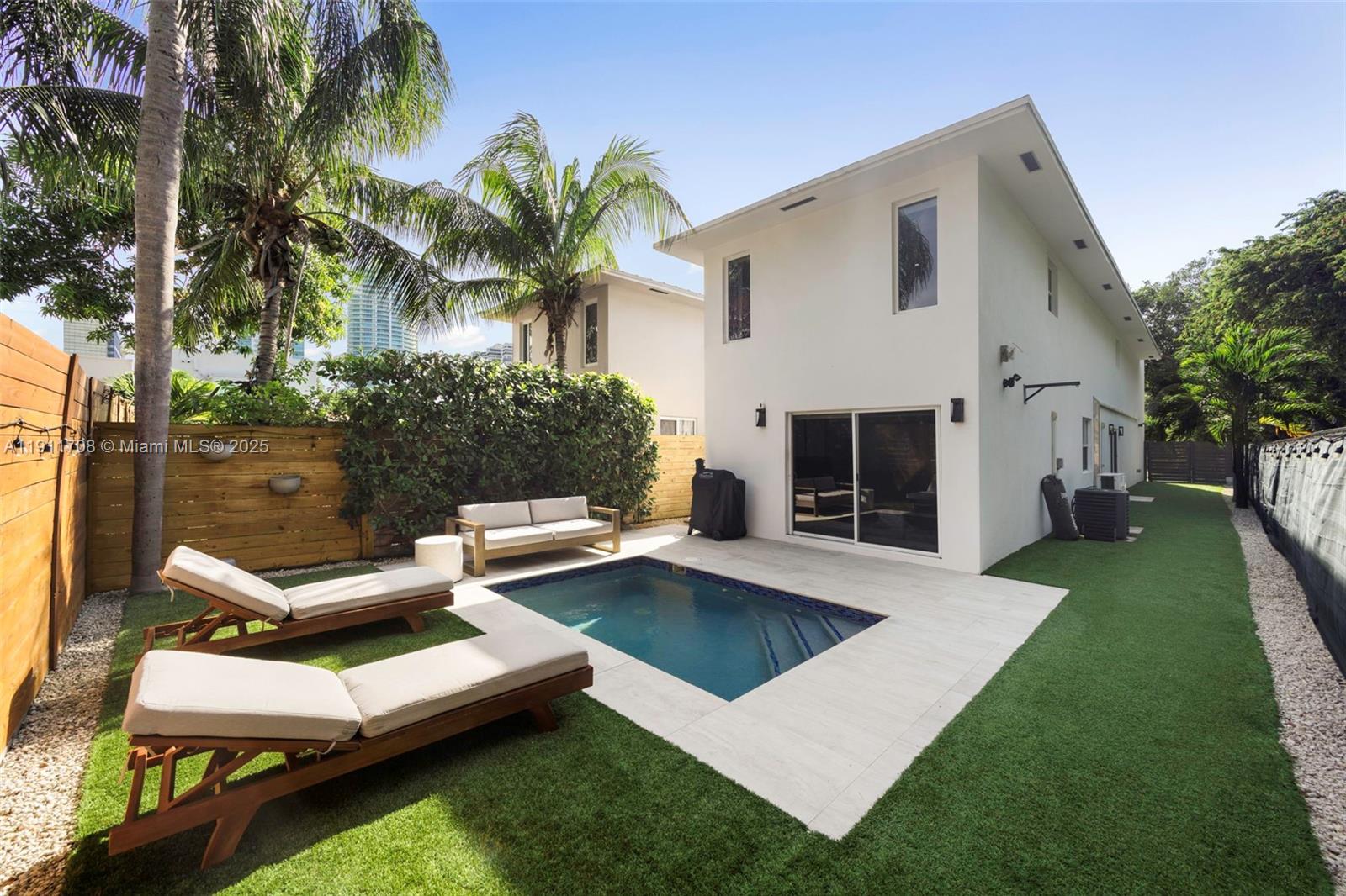 47 SW 21st Rd Miami, FL 33129