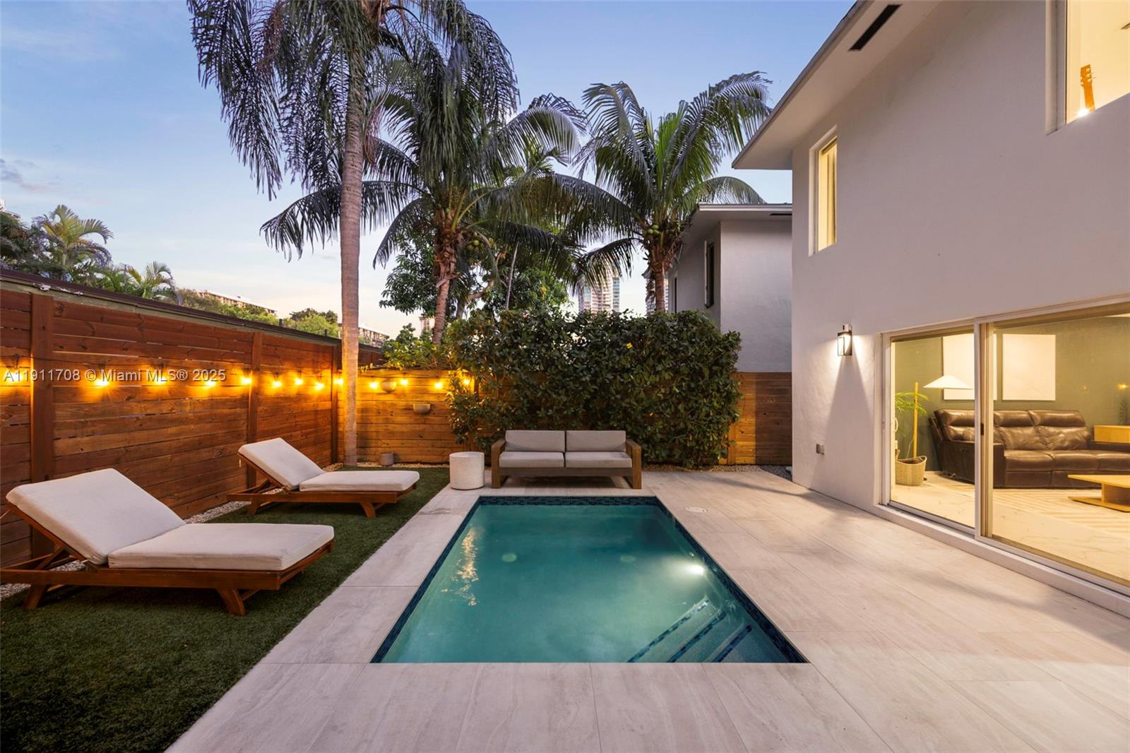 47 SW 21st Rd Miami, FL 33129