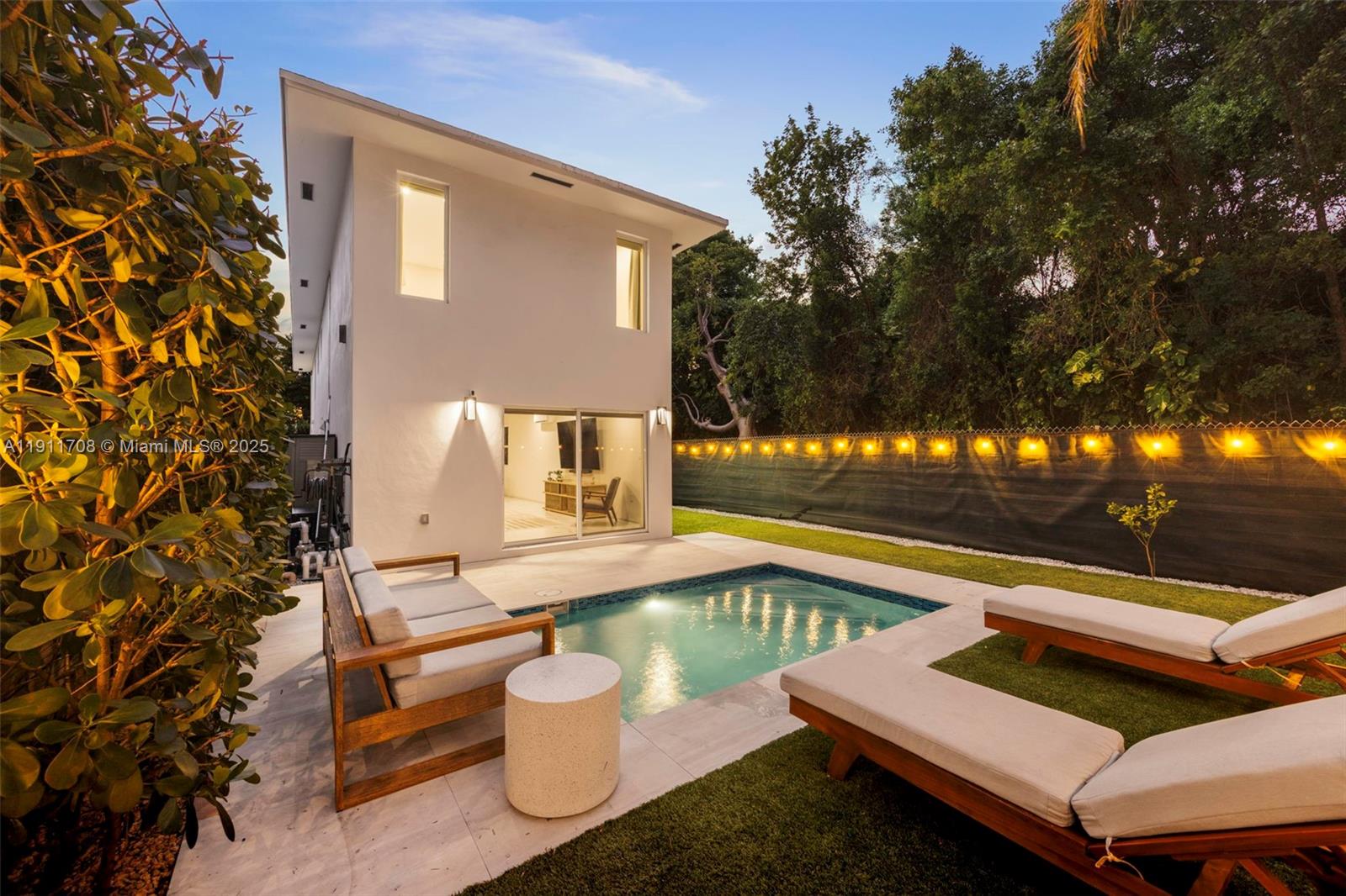 47 SW 21st Rd Miami, FL 33129