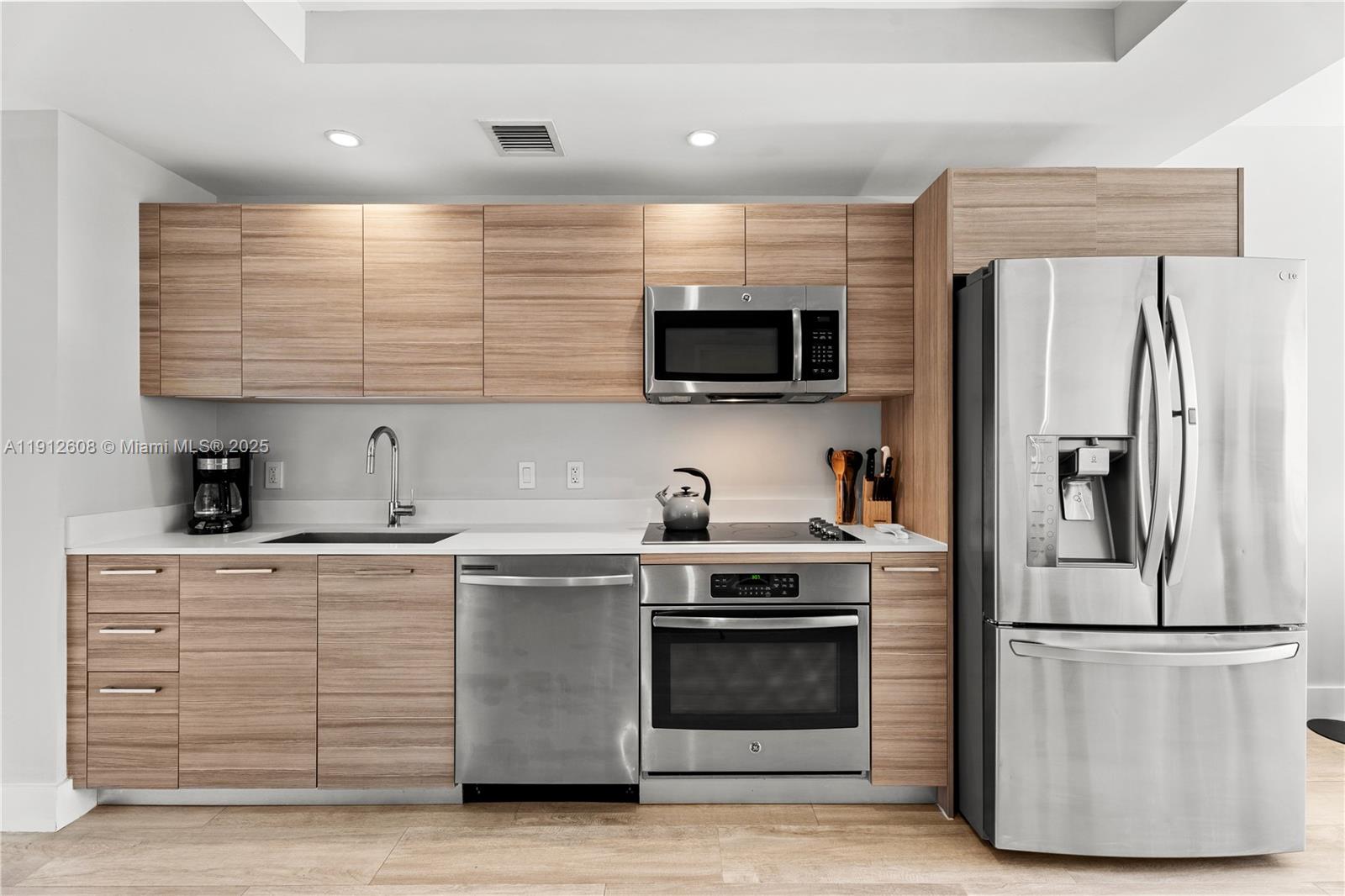 121 NE 34th St #2003 Miami, FL 33137