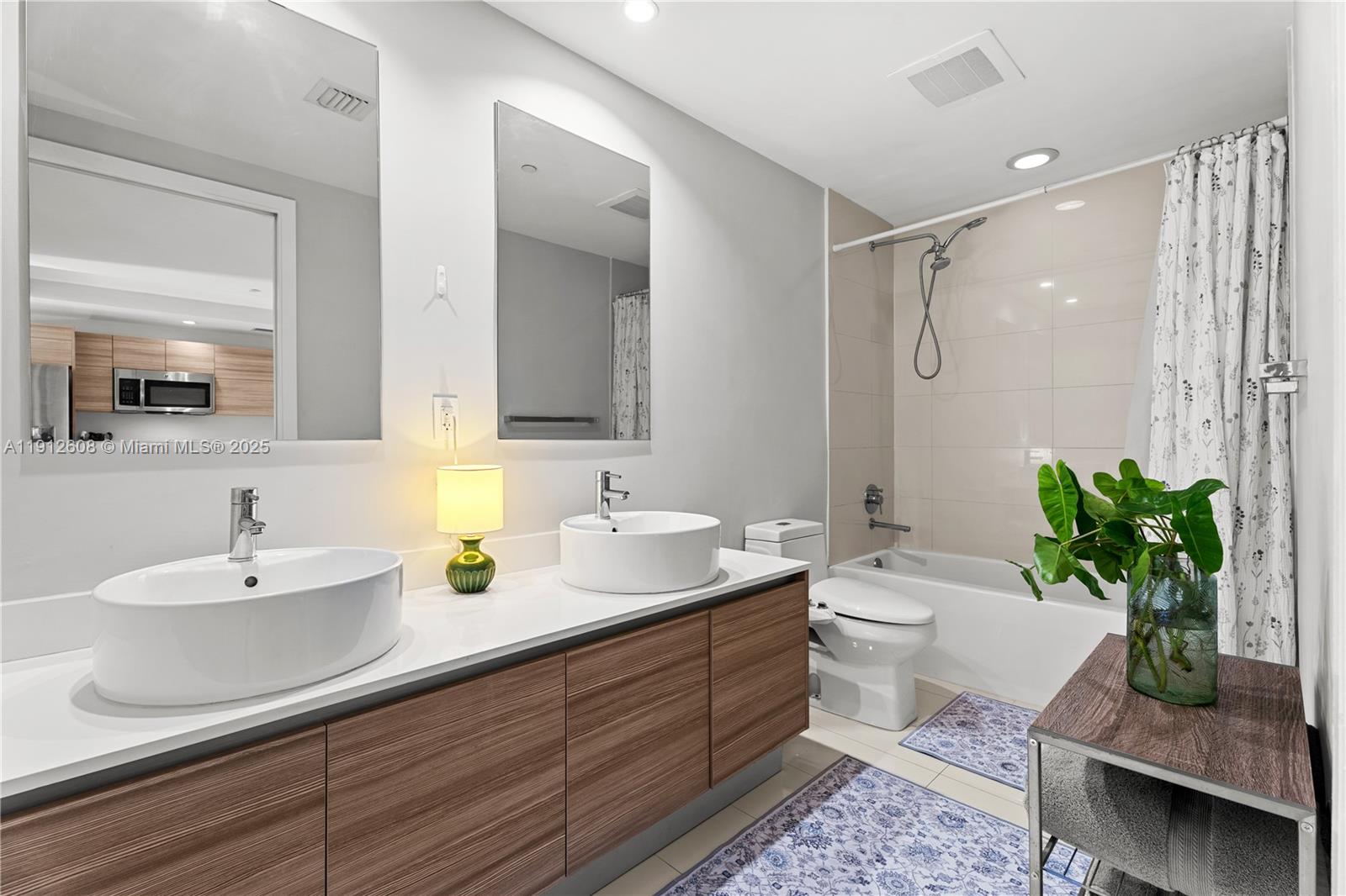 121 NE 34th St #2003 Miami, FL 33137