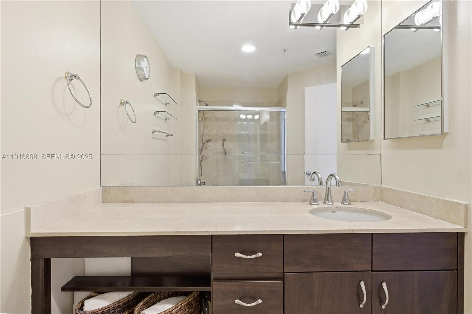 888 Brickell Key Dr #1903 Miami, FL 33131