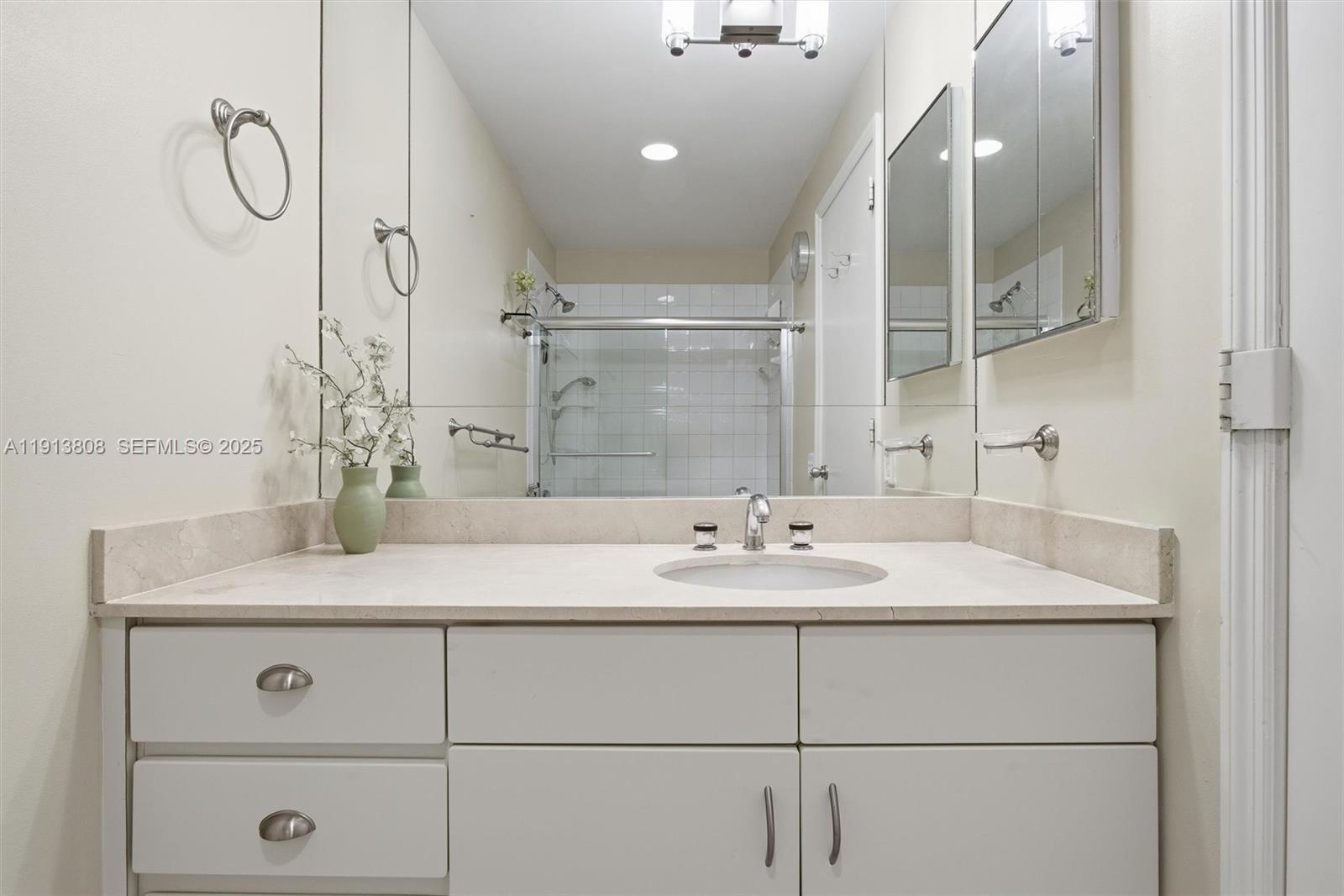 888 Brickell Key Dr #1903 Miami, FL 33131