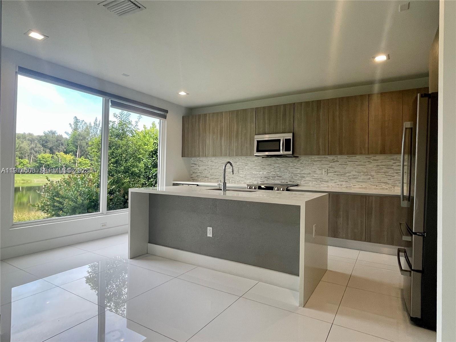 6855 NW 103rd Ave Doral, FL 33178