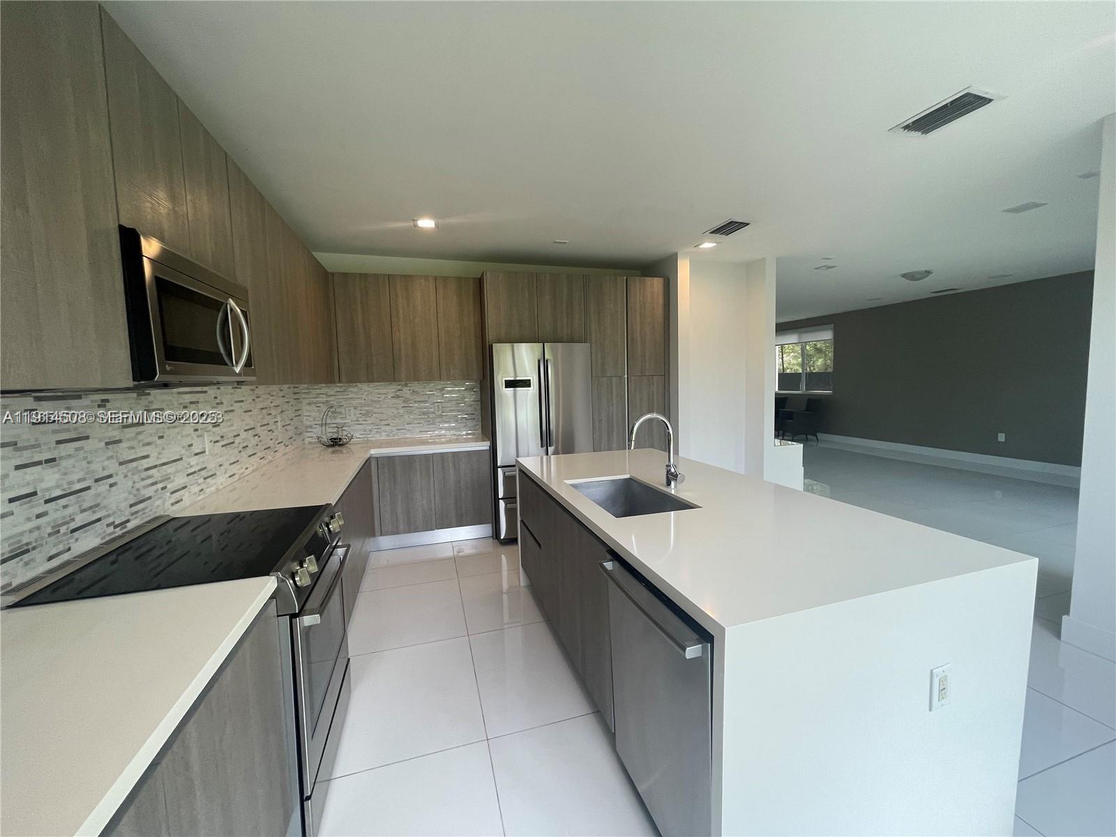 6855 NW 103rd Ave Doral, FL 33178