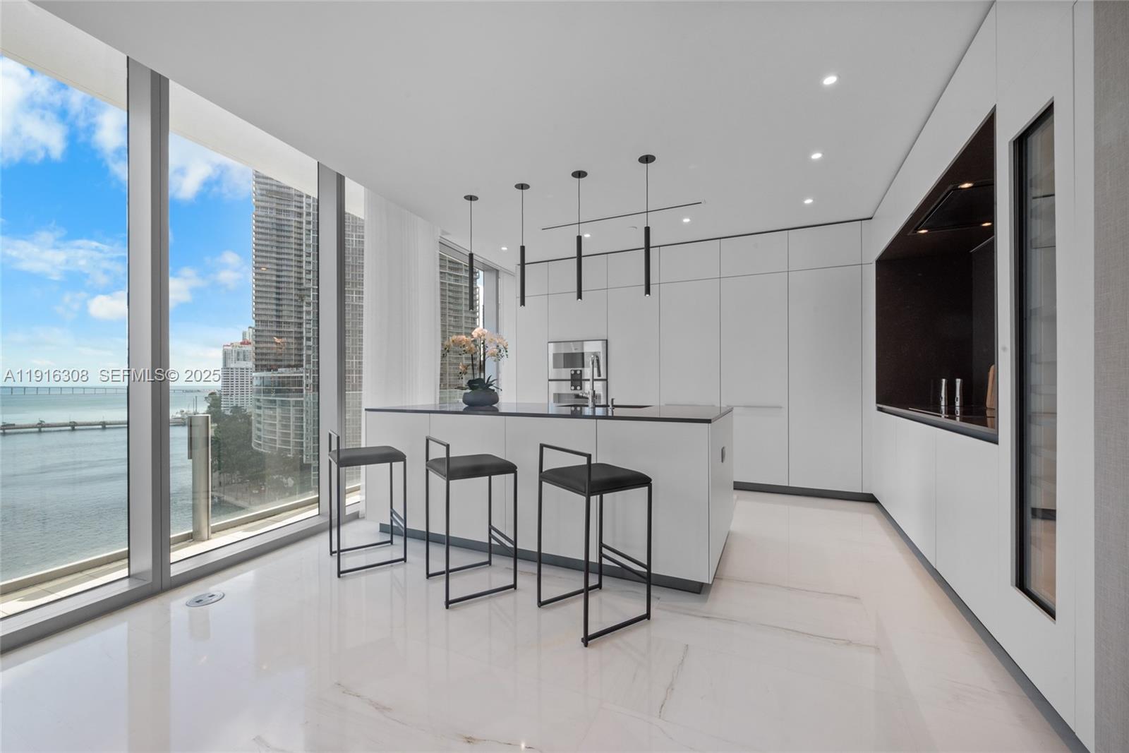 300 Biscayne Blvd Way #1101E Miami, FL 33131