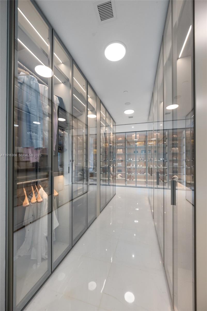 300 Biscayne Blvd Way #1101E Miami, FL 33131