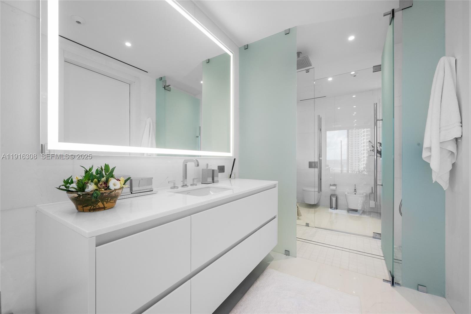 300 Biscayne Blvd Way #1101E Miami, FL 33131