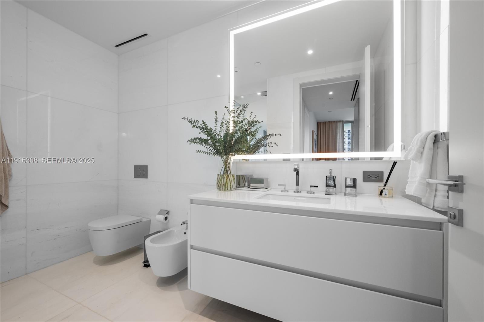 300 Biscayne Blvd Way #1101E Miami, FL 33131