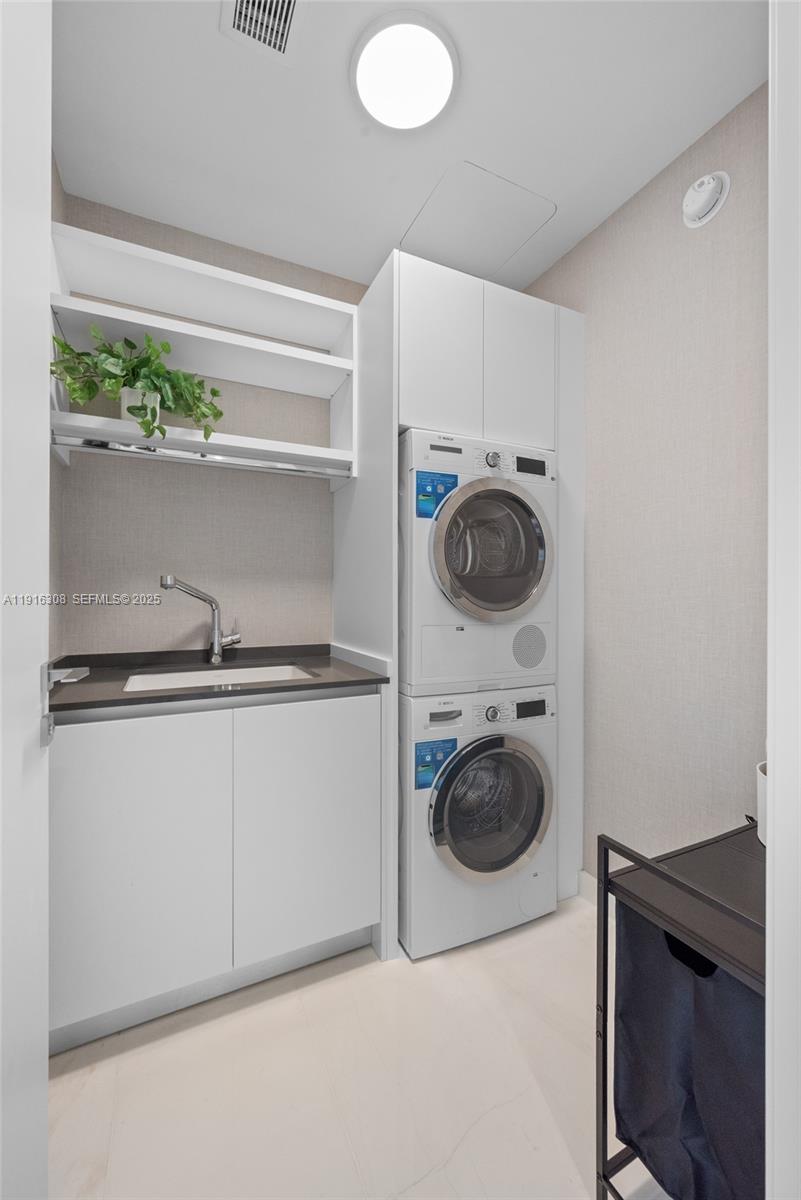 300 Biscayne Blvd Way #1101E Miami, FL 33131